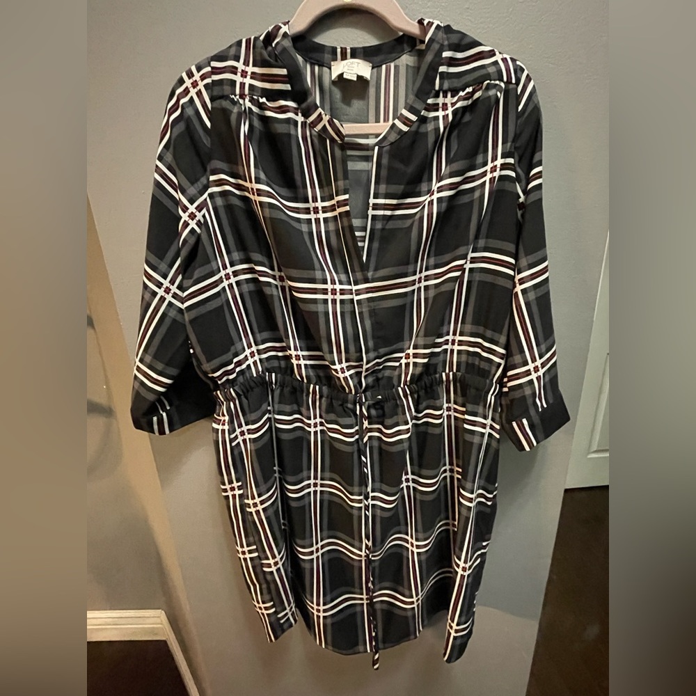 Loft XLP Plaid Drawstring Waist Dress (Black with grey, white, red strips)
